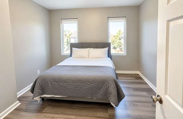 Freshly Renovated 2-Bedroom with Private Patio in Port Richmond Gallery 4