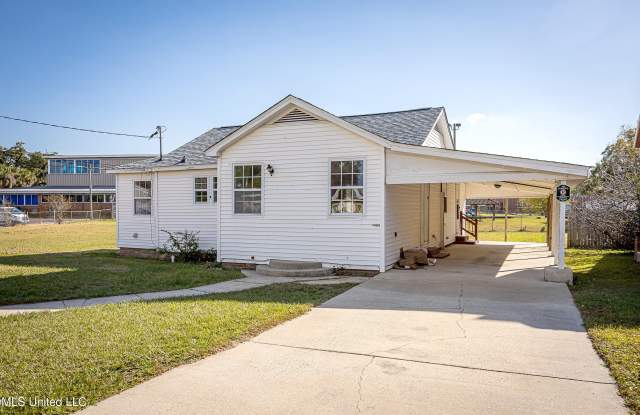 802 School Avenue - 802 School Avenue, Pascagoula, MS 39567