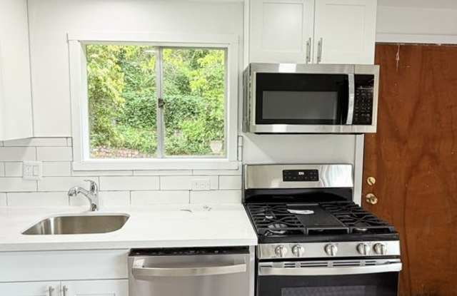 1334 Lakeview (Duplex) photos photos