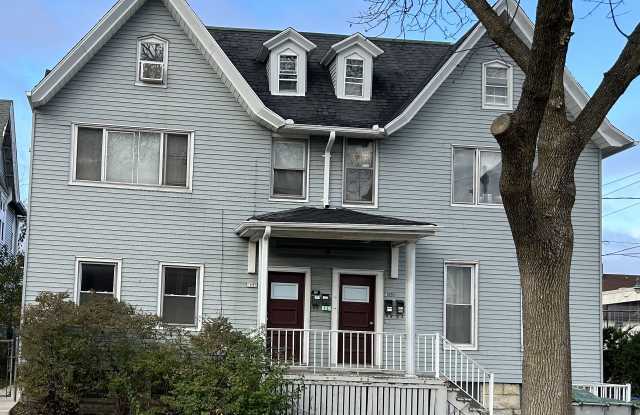 1 Large Bedroom Lower Level Duplex in the heart of Brady Street. - 1695 North Cass Street, Milwaukee, WI 53202