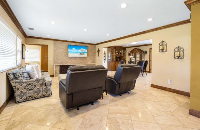 401 Holmwood Dr Gallery 3