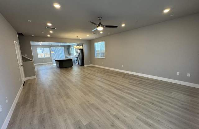 Recently Built Modern 4BD/2.5BA Single Family Home in Desirable Whitney Ranch Community! Gallery 4