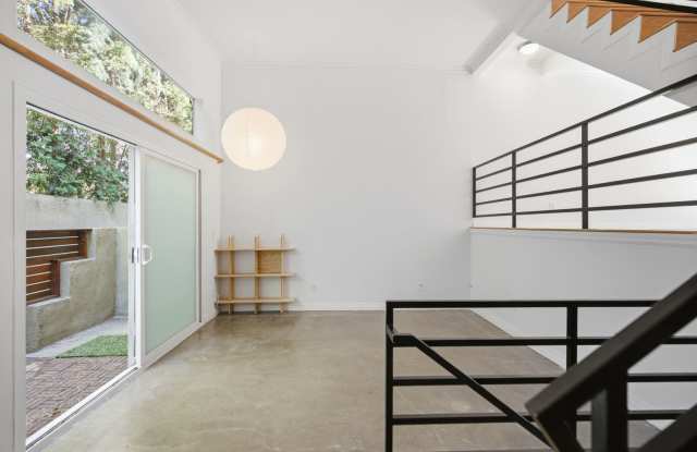 Beautiful modern two-story 2 Bed + 2.5 Bath Townhome + 2-car Garage Gallery 1