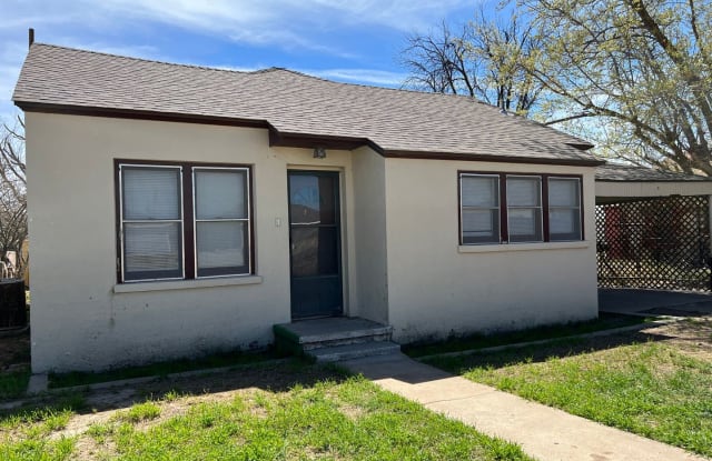 1105 W Fox St - 1105 West Fox Street, Carlsbad, NM 88220