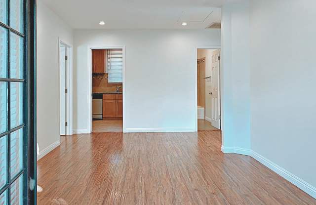 4146 1/2 Baywood Street Gallery 3