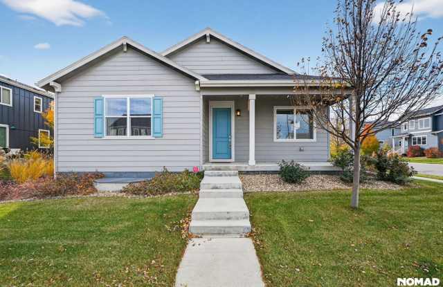 Spacious 4BR House in Longmont - 4672 Clear Creek Drive, Weld County, CO 80504