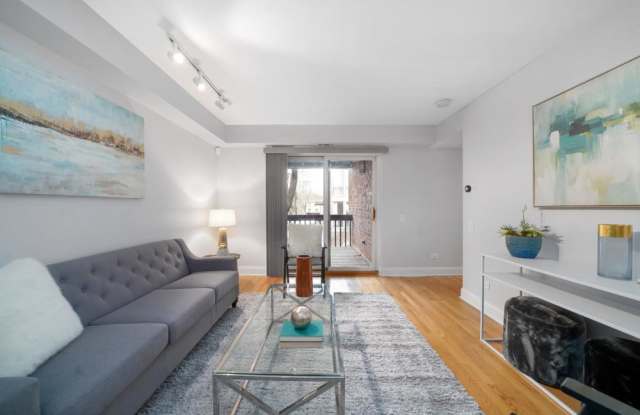 2131 N Larrabee St photos photos