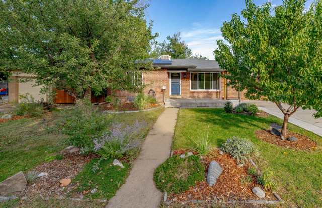 Spacious 4-Bedroom Home with Updated Kitchen, Finished Lower Level & Huge Backyard Gallery 3