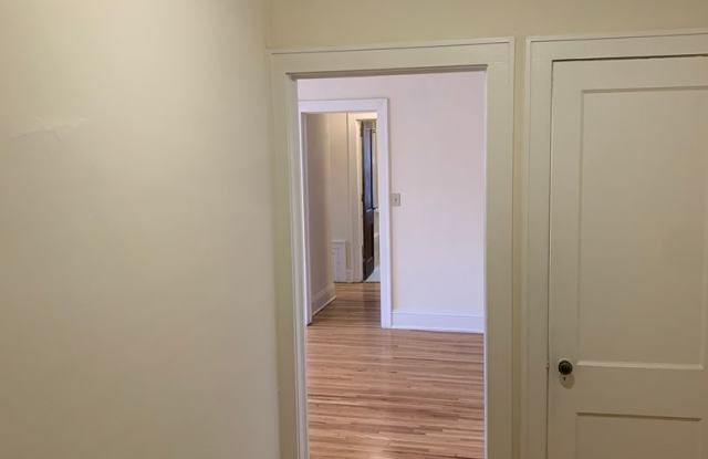 Renovated 2 Bedroom near Greenway, Avail. 12/1 Gallery 4