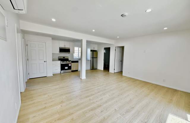 3118 W 109th St photos photos