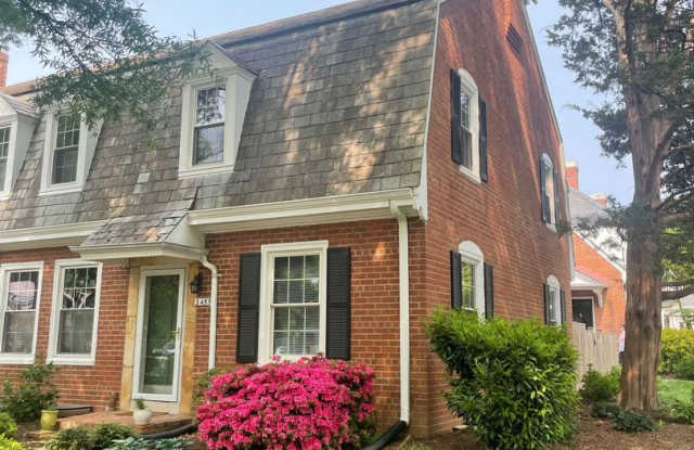 Beautifully Maintained 2 Bed 2 Bath + Den All Brick End Unit Clarendon In Popular Fairlington Meadows - Water Included photos photos