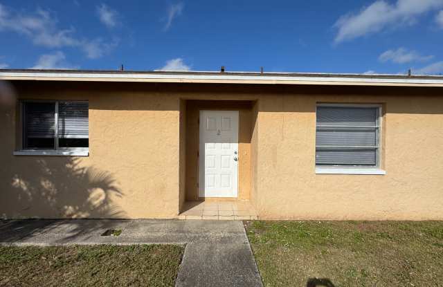 533 SE 6th Ter 1-4 (ZFI) - 2 photos photos