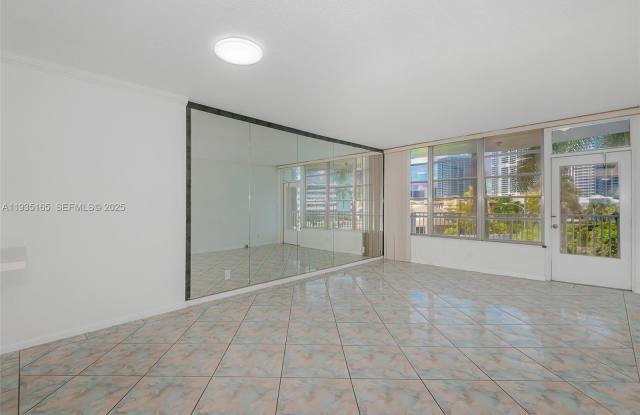 3181 S Ocean Dr Gallery 4
