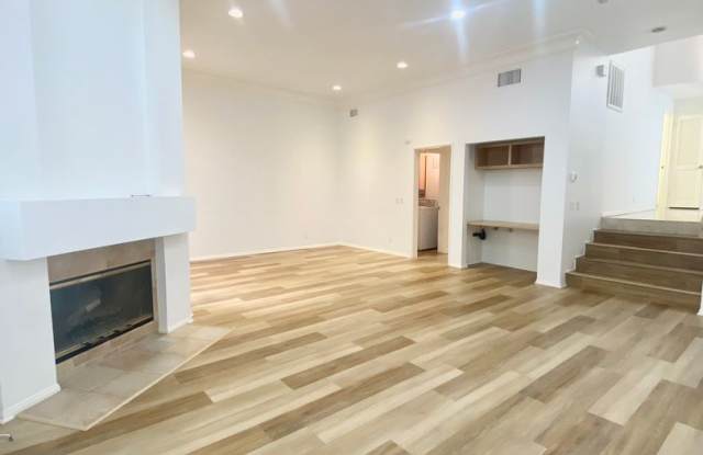 11636 Montana Avenue Gallery 2