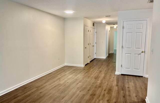 8173 WOODS Avenue Gallery 4