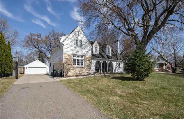 2721 29th Avenue NE photos photos