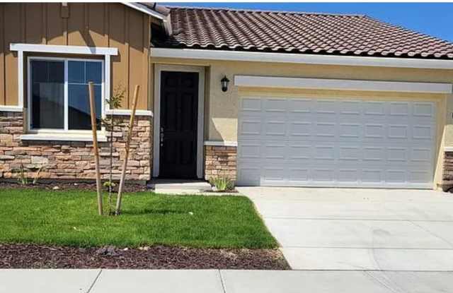 Beautiful Single Story Home Ready To Be Called Home! photos photos
