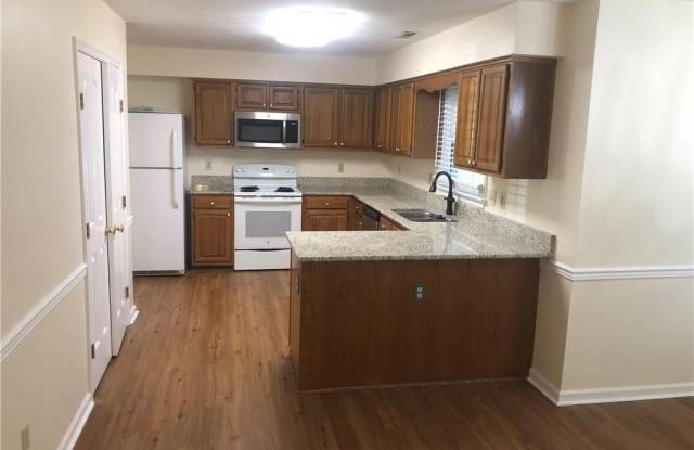 2416 Creekmore Court Gallery 3