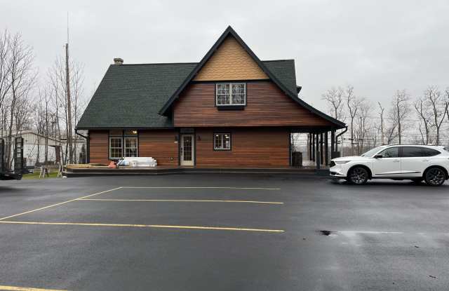 531 Easton Turnpike Gallery 1