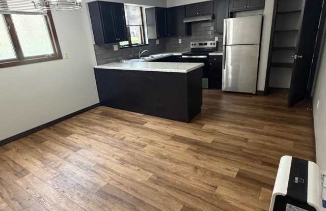 426 Commodore Dr Gallery 2