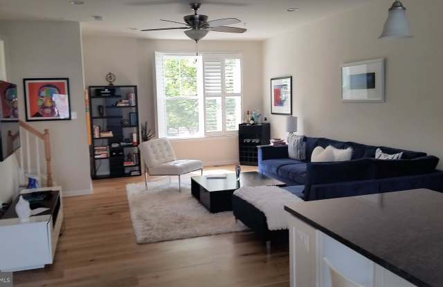 606 PARKSIDE PLACE NE Gallery 3