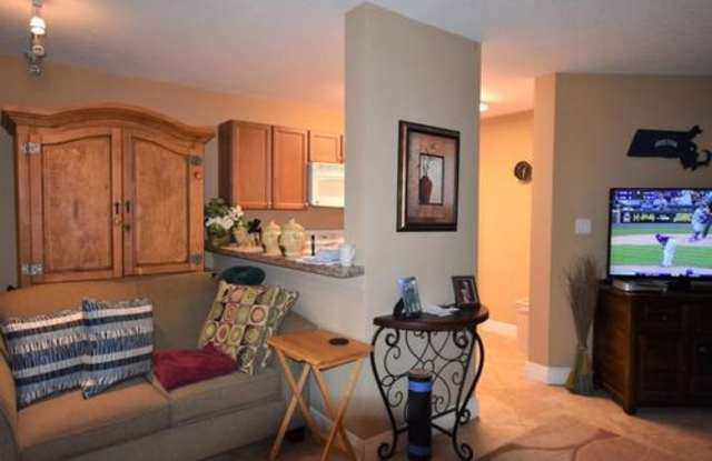 1284 The Pointe Drive Gallery 4
