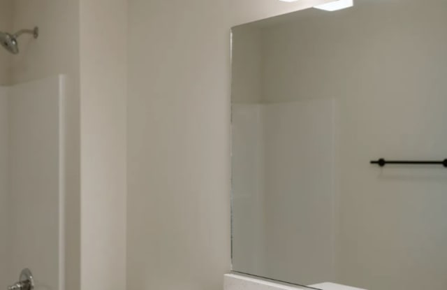 1306 E 28th St - 1 Gallery 4