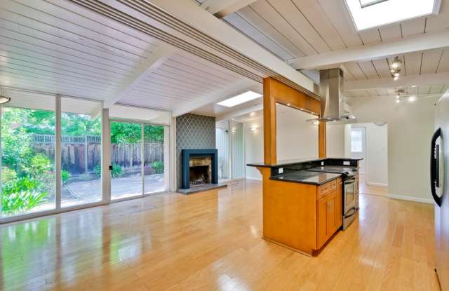 Mountain View Home l Spacious Open Layout Bright and Private Yard photos photos