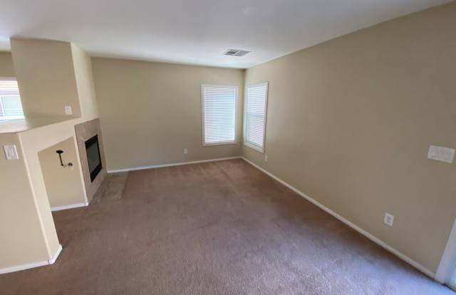 Wonderful 3 bed/2.5 bath home located in Summerlin Gallery 4