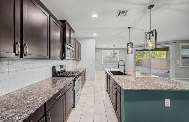 1041 W GLEN CANYON Drive Gallery 1
