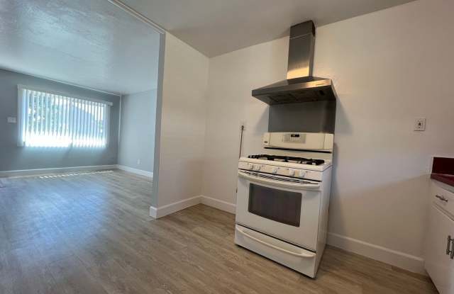 2 Bed 1 Bath, 1 Car garage and W/D Hookups! photos photos