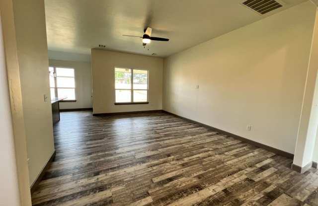 2522 S. Walnut Gallery 4