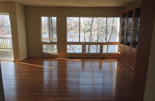 1662 WATERS EDGE LN Gallery 2