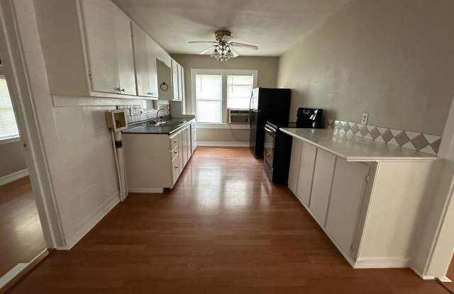 Welcome to this charming 2-bedroom, 1-bathroom home located in the heart of Russellville, AR. Gallery 4