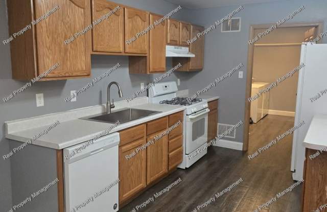 Large 2 Bedroom Winfield Townhome Gallery 4