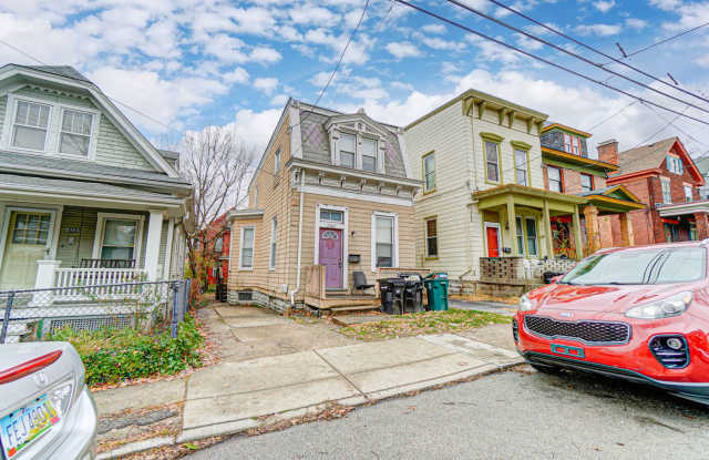 3 Bed 1 Bath House Available for 27-28 School Year! Gallery 4