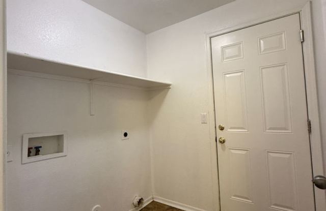 4 Bedroom , 2 Bath, Corner Lot Gallery 3