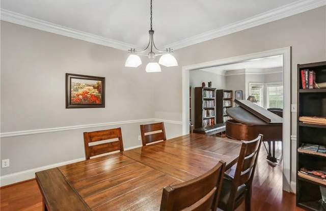 Room in 5 Bedroom Home at Wynfair Dr photos photos