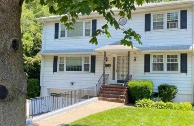 549 Broughton Ave photos photos