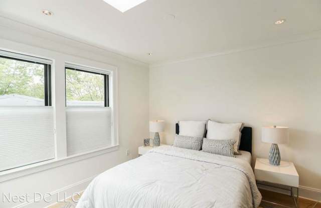 715 K St NE Unit 2 Gallery 3