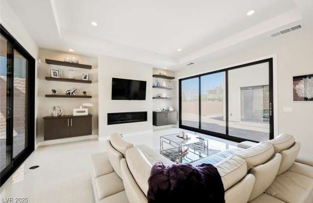 19 Garden Rain Drive Gallery 3