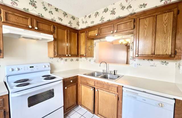 Two Bedroom Townhouse in Zachary - 830 Meadow Glen Avenue, East Baton Rouge County, LA 70791