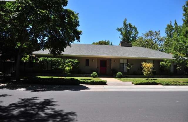 802 Center Dr photos photos