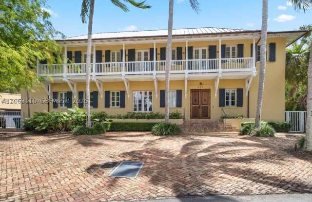 685 Harbor Ln Gallery 2