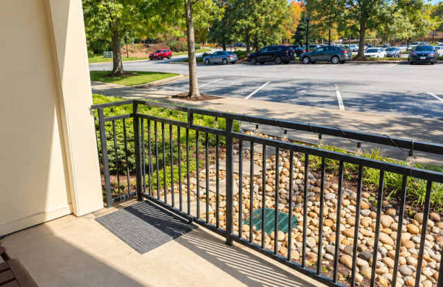 Main Level Biltmore Park Condo, 2 bedrooms/2 bathrooms Gallery 4