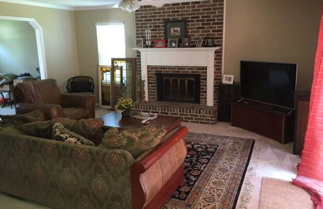 West Knoxville 3 Bedroom, 2.5 Bath, 2 car garage - 8905 Shoreham Boulevard, Knox County, TN 37922