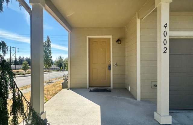 3Bd/2.5Ba Marysville Townhome Gallery 3