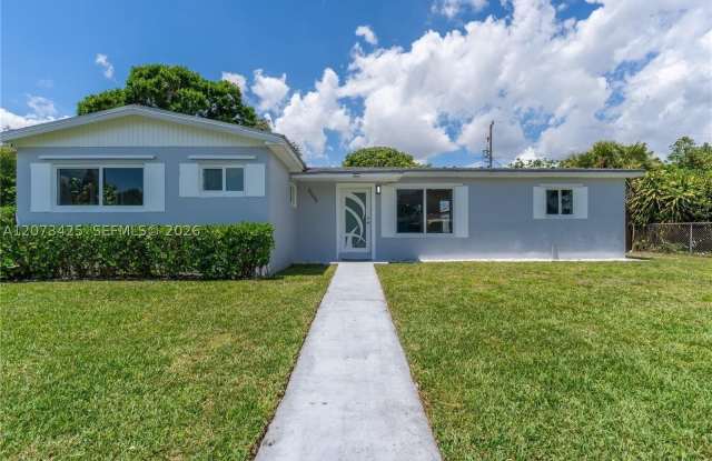 20440 NW 20th Ct Gallery 1