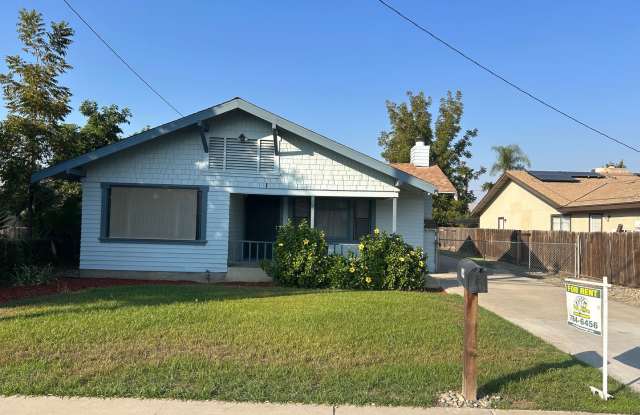 Centrally Located Cottage - 508 West Grand Avenue, Porterville, CA 93257