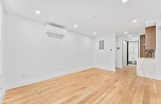 32 Spring Street Gallery 2